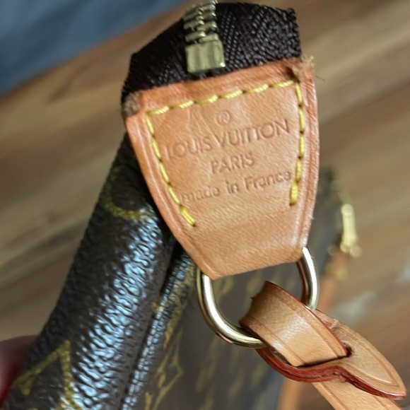 🎉HOST PICK🎉 Louis Vuitton Monogram Pochette Accessories - Picture 5 of 15